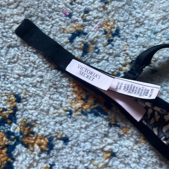 Victoria’s Secret Push-Up Bra - Picture 4 of 6